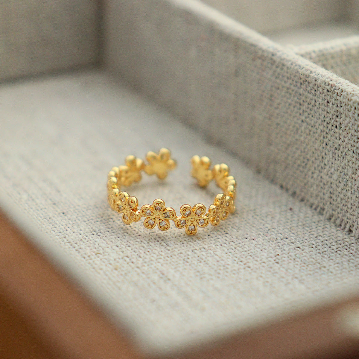 "Flower Time" clover ring